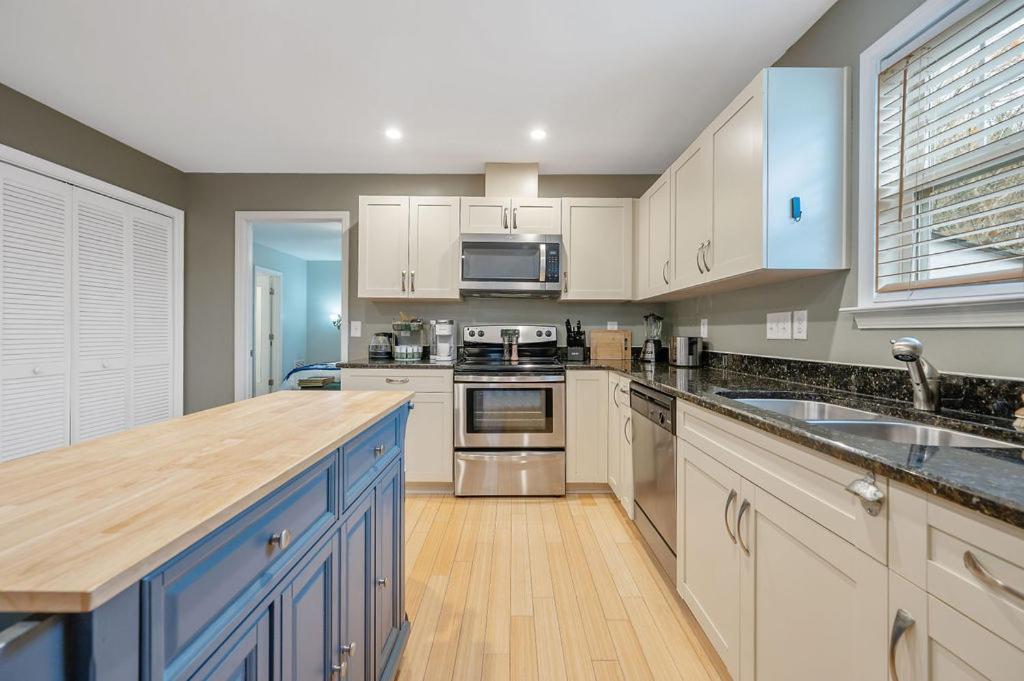 New Victorian Theme, 3Br, Lrg Backyard Close To Pnc Arena, Downtown, And Rdu Airport Raleigh Dış mekan fotoğraf